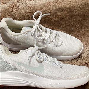 White Nike lunarconverge
